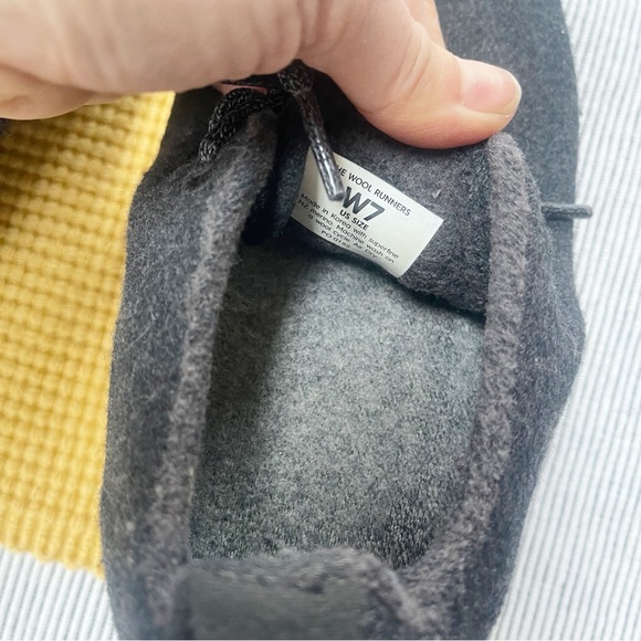 Allbirds womens all black wool runners tennis shoe - Picture 11 of 12